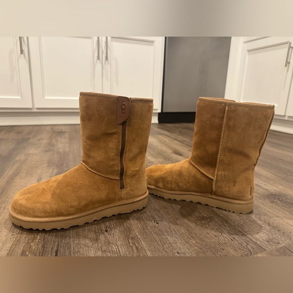 UGG Short Bailey Zip Boots - Picture 2 of 6